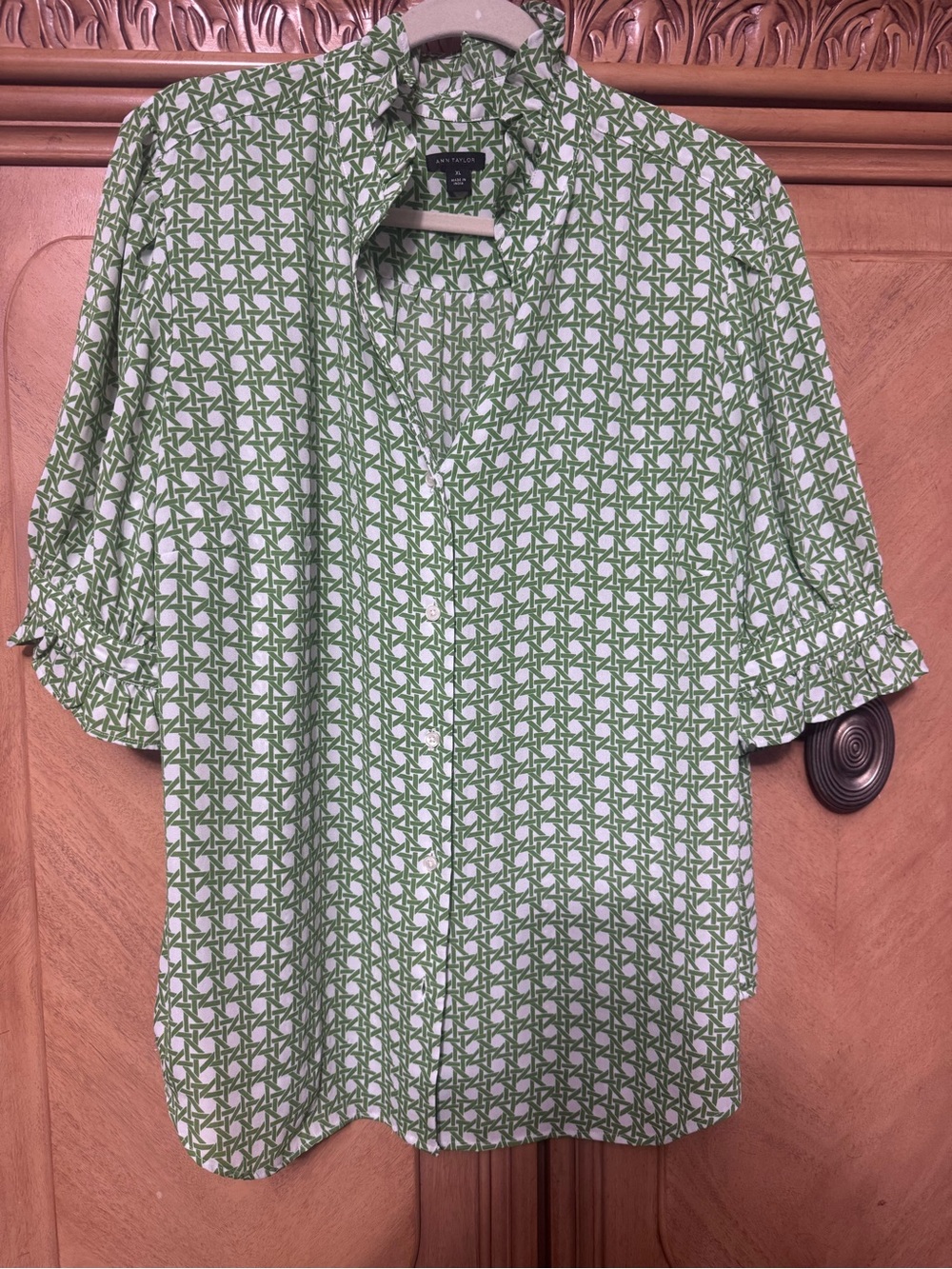 Ann Taylor Green and White Geometric Button-Down Shirt